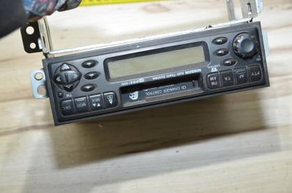 Radio  Nissan Patrol GR Y61 28113VK701    PP-1675H